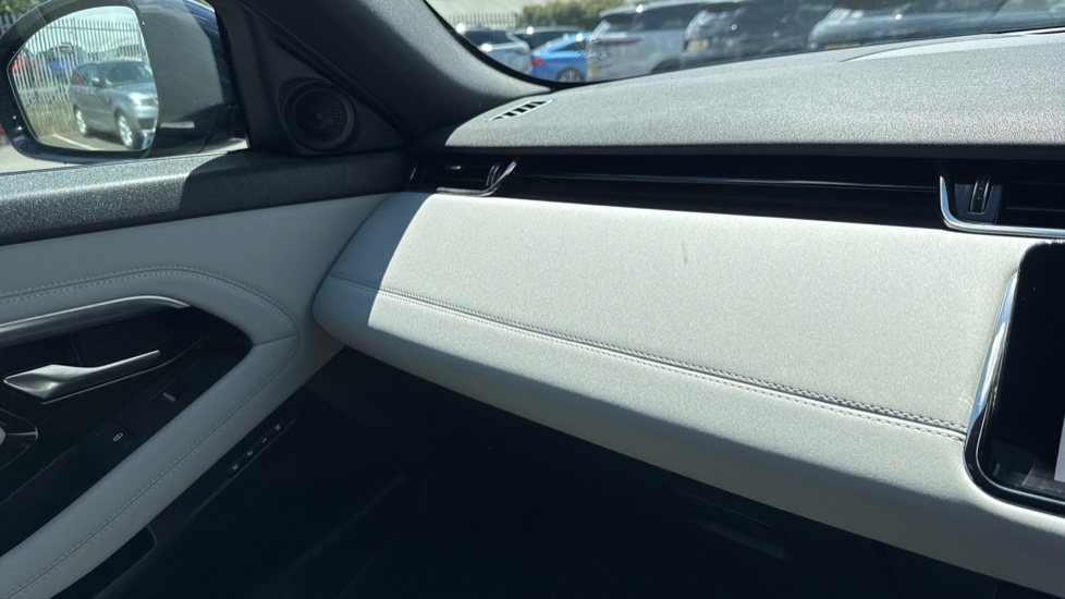 Land Rover Range Rover Evoque 2.0 P250 R-Dynamic SE 5dr Auto Petrol Hatchback - Image 26