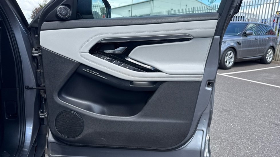 Land Rover Range Rover Evoque 2.0 P250 R-Dynamic SE 5dr Auto Petrol Hatchback - Image 29