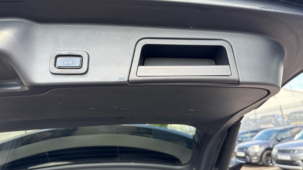 Land Rover Range Rover Evoque 2.0 P250 R-Dynamic SE 5dr Auto Petrol Hatchback - Image 35