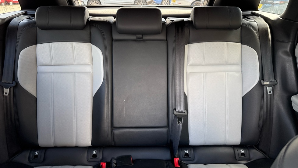 Land Rover Range Rover Evoque 2.0 P250 R-Dynamic SE 5dr Auto Petrol Hatchback - Image 39