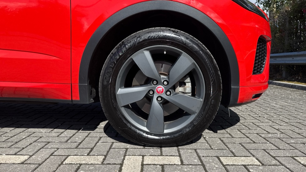 Jaguar E-Pace 2.0 [200] Chequered Flag Edition 5dr Auto Petrol Estate - Image 8