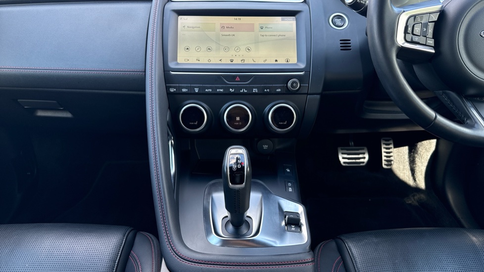 Jaguar E-Pace 2.0 [200] Chequered Flag Edition 5dr Auto Petrol Estate - Image 14