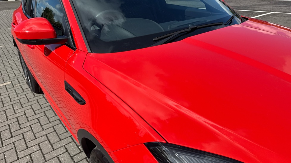 Jaguar E-Pace 2.0 [200] Chequered Flag Edition 5dr Auto Petrol Estate - Image 23