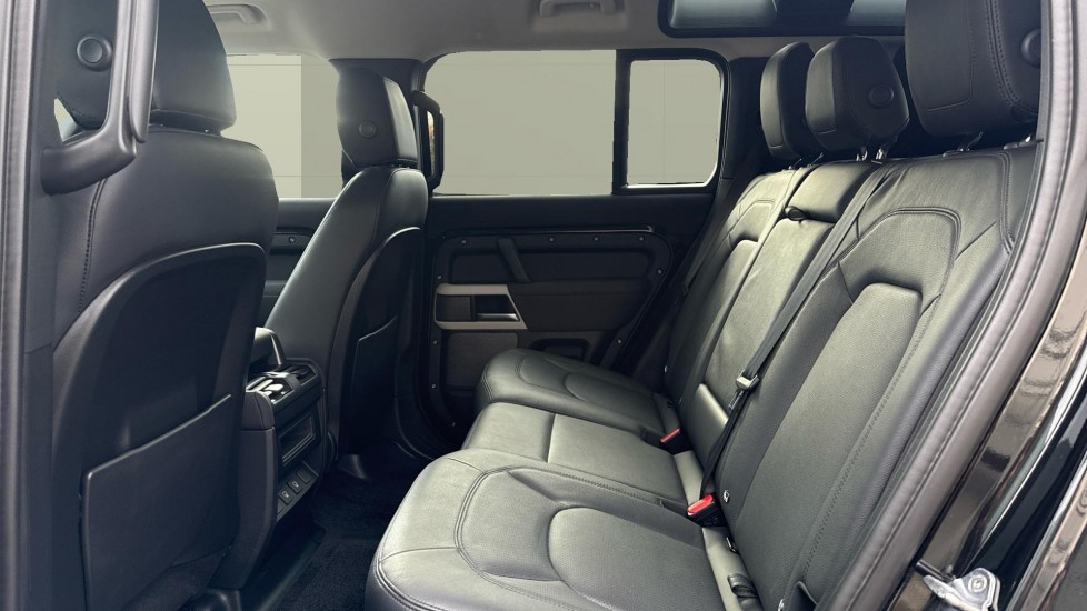 Land Rover Defender 3.0 D250 XS Edition 110 5dr Auto Diesel Estate - Image 4