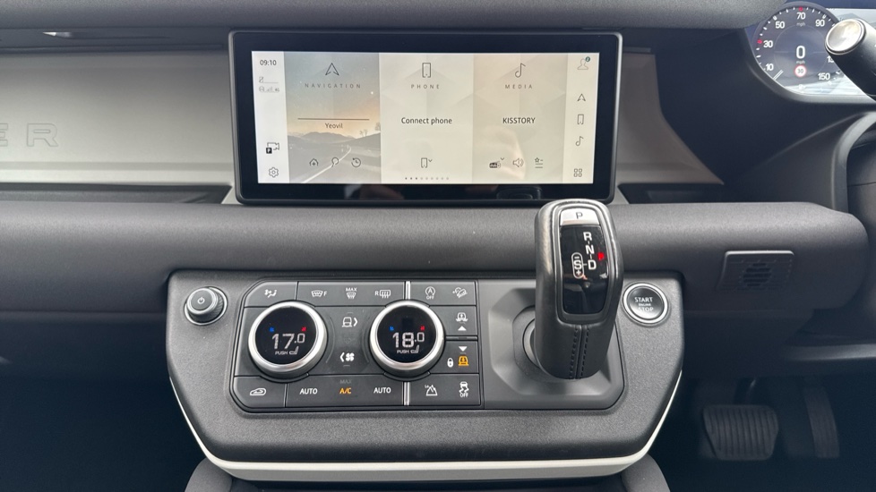 Land Rover Defender 3.0 D250 XS Edition 110 5dr Auto Diesel Estate - Image 14