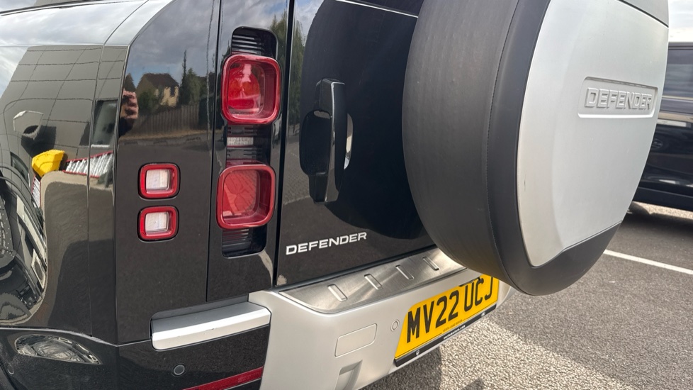 Land Rover Defender 3.0 D250 XS Edition 110 5dr Auto Diesel Estate - Image 19