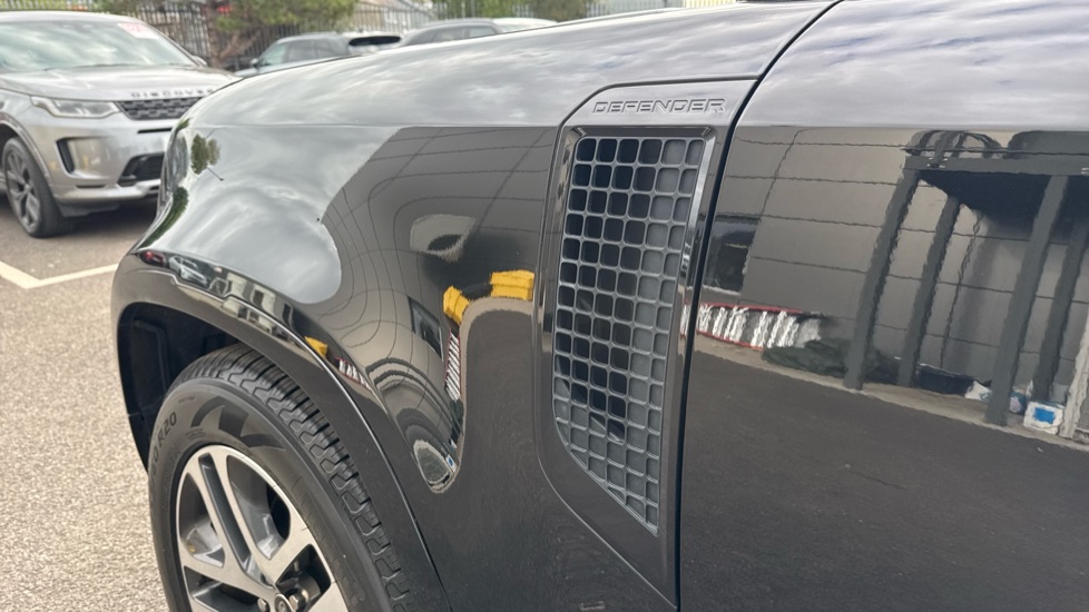 Land Rover Defender 3.0 D250 XS Edition 110 5dr Auto Diesel Estate - Image 20