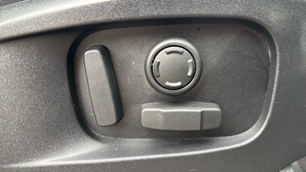 Land Rover Defender 3.0 D250 XS Edition 110 5dr Auto Diesel Estate - Image 30