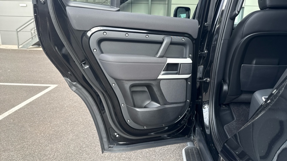 Land Rover Defender 3.0 D250 XS Edition 110 5dr Auto Diesel Estate - Image 36