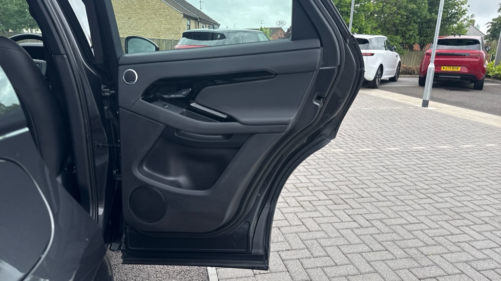 Land Rover Range Rover Evoque 2.0 D200 Dynamic SE 5dr Auto Diesel Hatchback - Image 32
