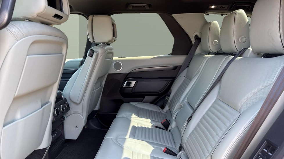 Land Rover Discovery 3.0 SDV6 HSE Luxury 5dr Auto Diesel Station Wagon - Image 4