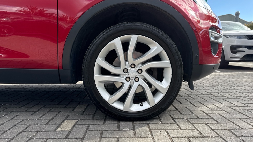Land Rover Discovery Sport 2.0 TD4 180 HSE Luxury 5dr Auto Diesel Station Wagon - Image 8