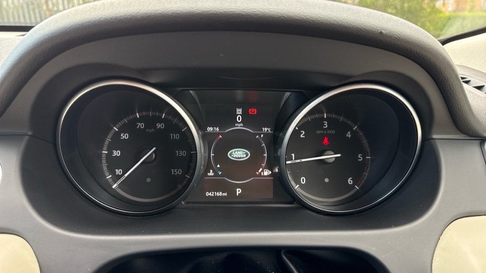 Land Rover Discovery Sport 2.0 TD4 180 HSE Luxury 5dr Auto Diesel Station Wagon - Image 16