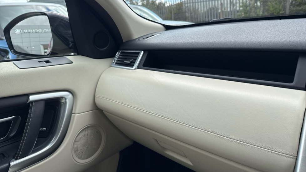 Land Rover Discovery Sport 2.0 TD4 180 HSE Luxury 5dr Auto Diesel Station Wagon - Image 26