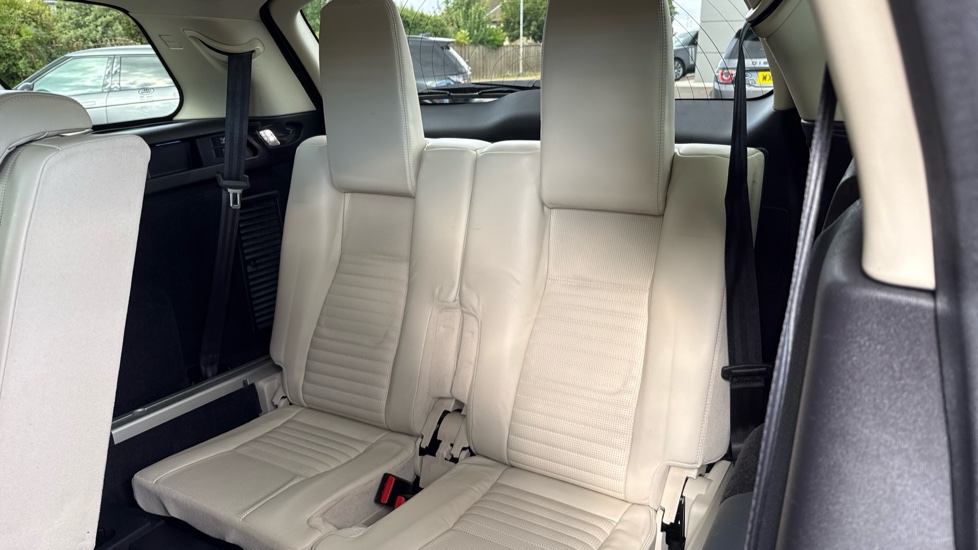 Land Rover Discovery Sport 2.0 TD4 180 HSE Luxury 5dr Auto Diesel Station Wagon - Image 37