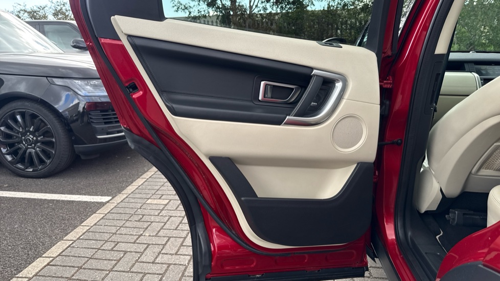 Land Rover Discovery Sport 2.0 TD4 180 HSE Luxury 5dr Auto Diesel Station Wagon - Image 38