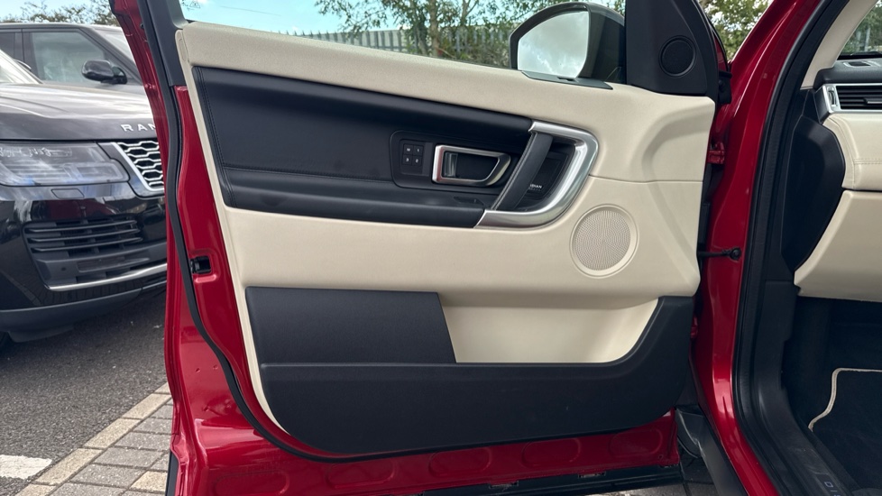 Land Rover Discovery Sport 2.0 TD4 180 HSE Luxury 5dr Auto Diesel Station Wagon - Image 39