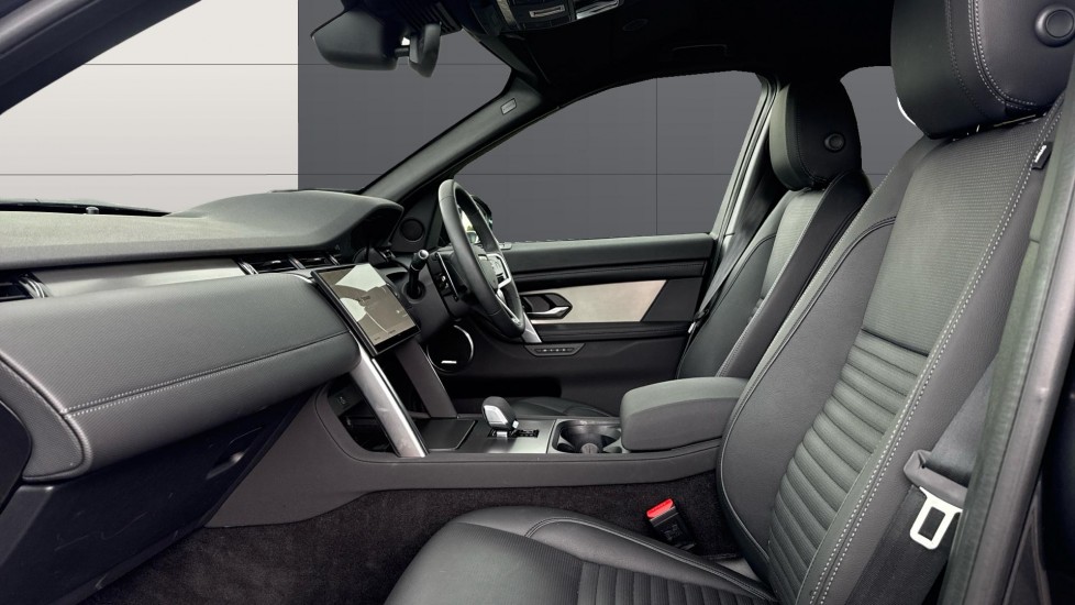 Land Rover Discovery Sport 1.5 P270e Dynamic SE 5dr Auto [5 Seat] Station Wagon - Image 3