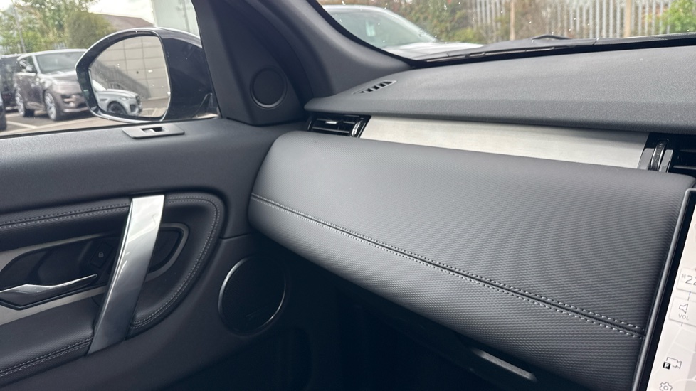 Land Rover Discovery Sport 1.5 P270e Dynamic SE 5dr Auto [5 Seat] Station Wagon - Image 26