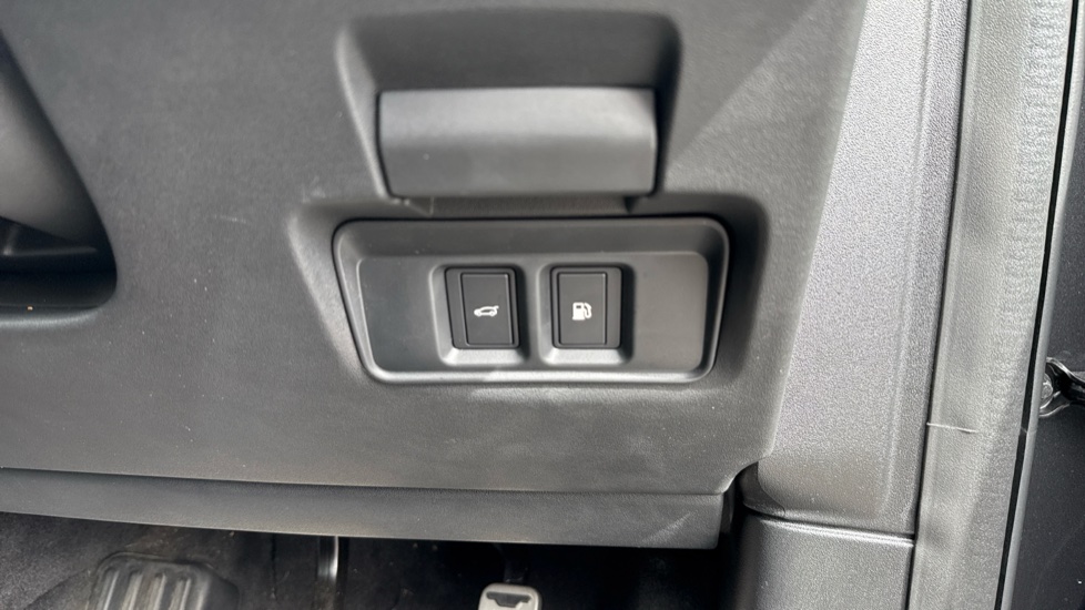 Land Rover Discovery Sport 1.5 P270e Dynamic SE 5dr Auto [5 Seat] Station Wagon - Image 30