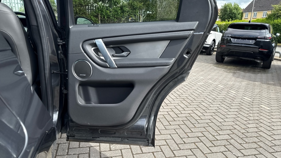 Land Rover Discovery Sport 1.5 P270e Dynamic SE 5dr Auto [5 Seat] Station Wagon - Image 32
