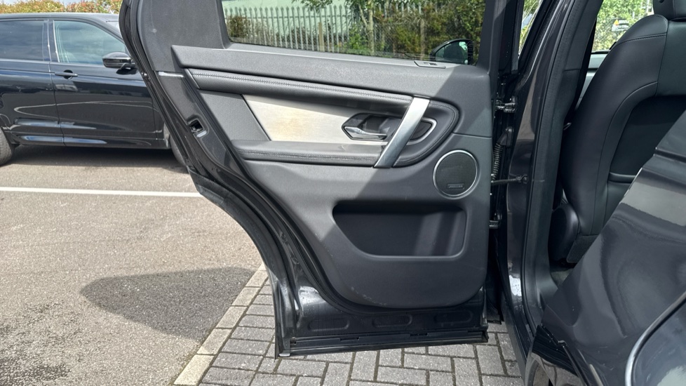 Land Rover Discovery Sport 1.5 P270e Dynamic SE 5dr Auto [5 Seat] Station Wagon - Image 35