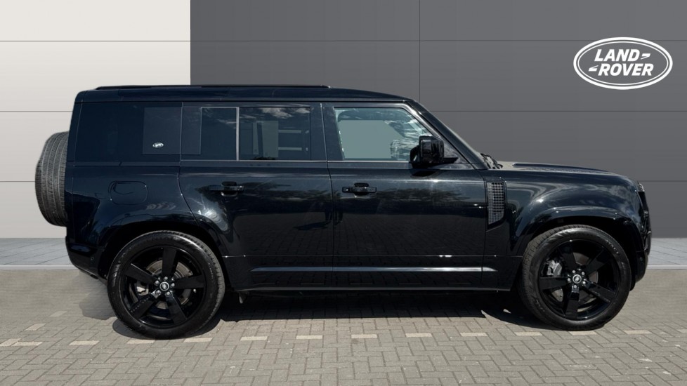 Land Rover Defender 2.0 P400e X-Dynamic HSE 110 5dr Auto Estate - Image 5