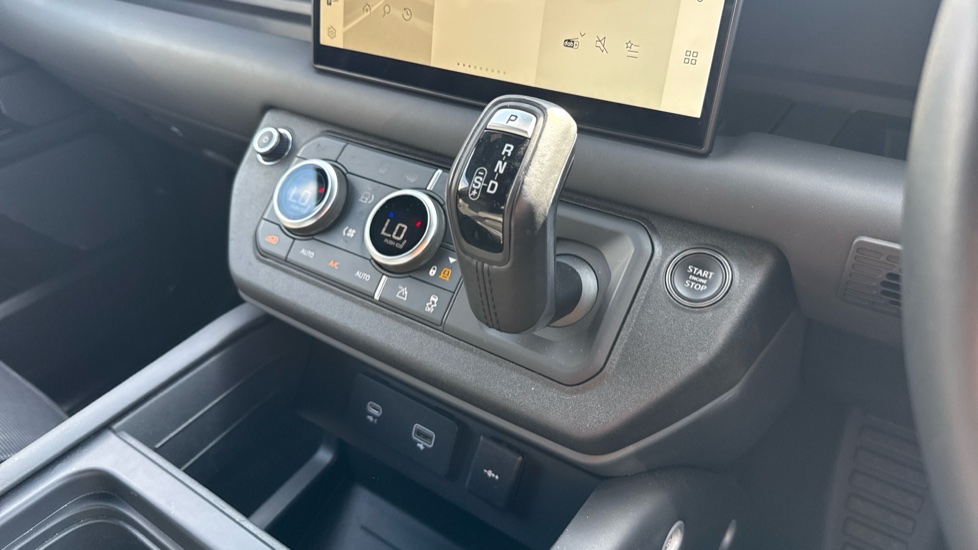 Land Rover Defender 2.0 P400e X-Dynamic HSE 110 5dr Auto Estate - Image 13