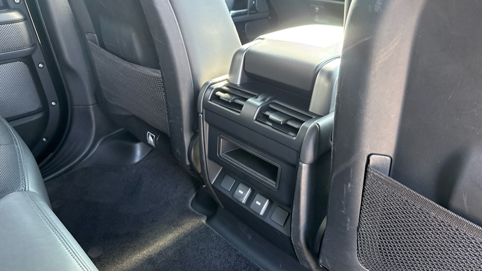 Land Rover Defender 2.0 P400e X-Dynamic HSE 110 5dr Auto Estate - Image 18