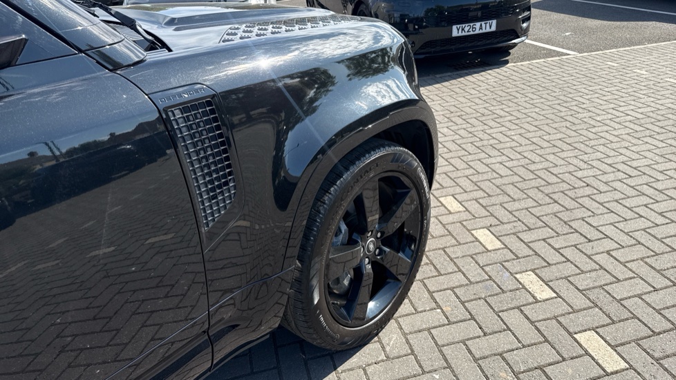 Land Rover Defender 2.0 P400e X-Dynamic HSE 110 5dr Auto Estate - Image 22