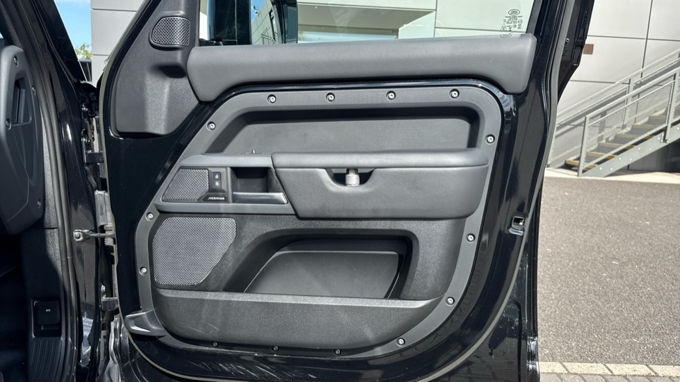 Land Rover Defender 2.0 P400e X-Dynamic HSE 110 5dr Auto Estate - Image 29