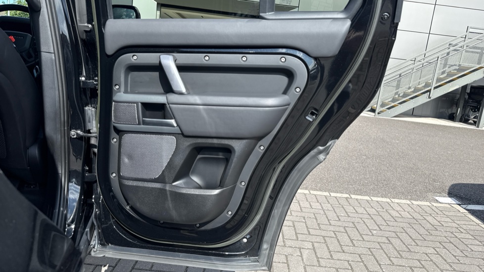 Land Rover Defender 2.0 P400e X-Dynamic HSE 110 5dr Auto Estate - Image 35