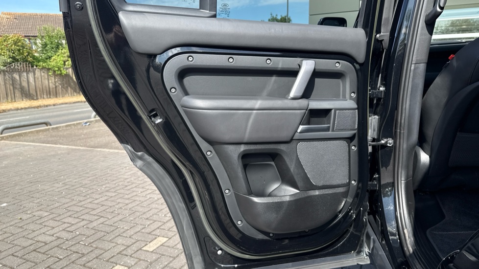 Land Rover Defender 2.0 P400e X-Dynamic HSE 110 5dr Auto Estate - Image 40