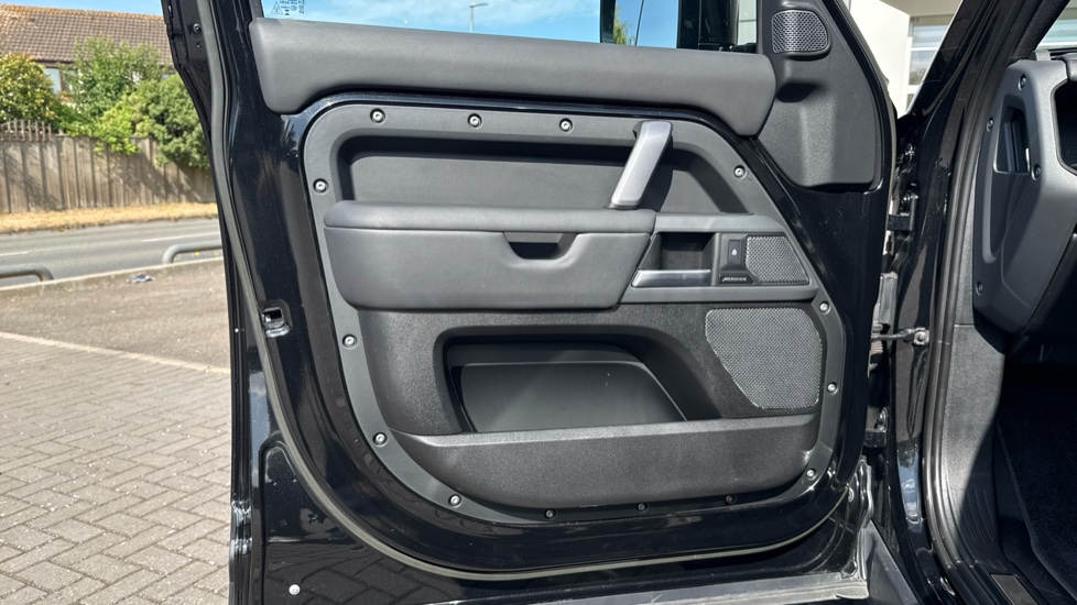 Land Rover Defender 2.0 P400e X-Dynamic HSE 110 5dr Auto Estate - Image 41