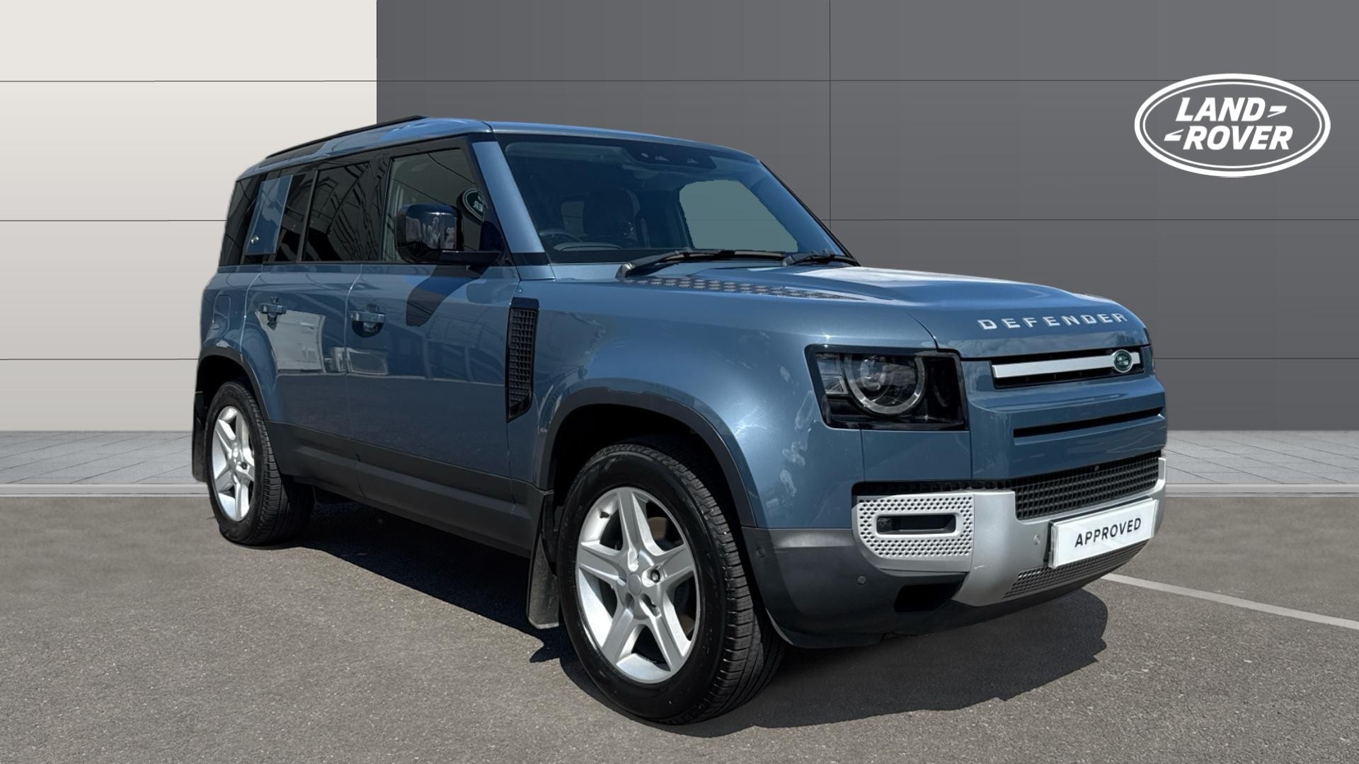 Land Rover Defender dealer public-web source image