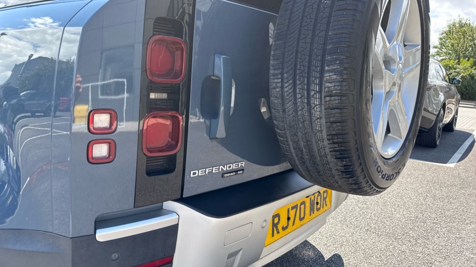 Land Rover Defender 2.0 D240 SE 110 5dr Auto [6 Seat] Diesel Estate - Image 19
