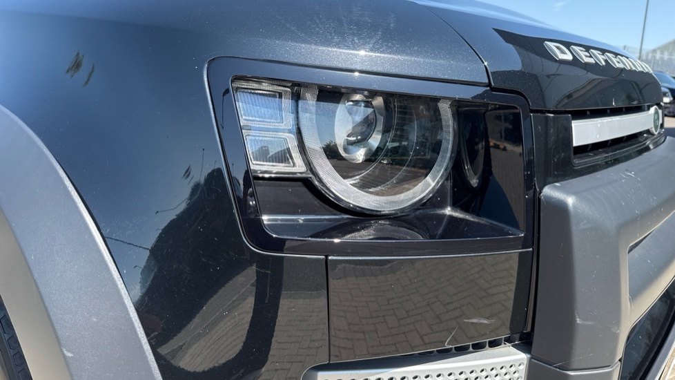 Land Rover Defender 3.0 D250 XS Edition 110 5dr Auto Diesel Estate - Image 17