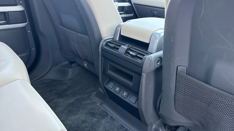 Land Rover Defender 3.0 D250 XS Edition 110 5dr Auto Diesel Estate - Image 18