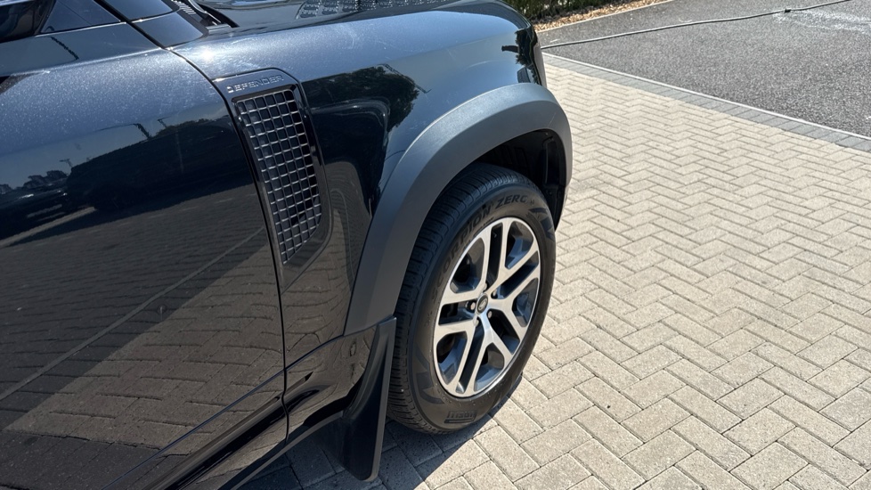 Land Rover Defender 3.0 D250 XS Edition 110 5dr Auto Diesel Estate - Image 22