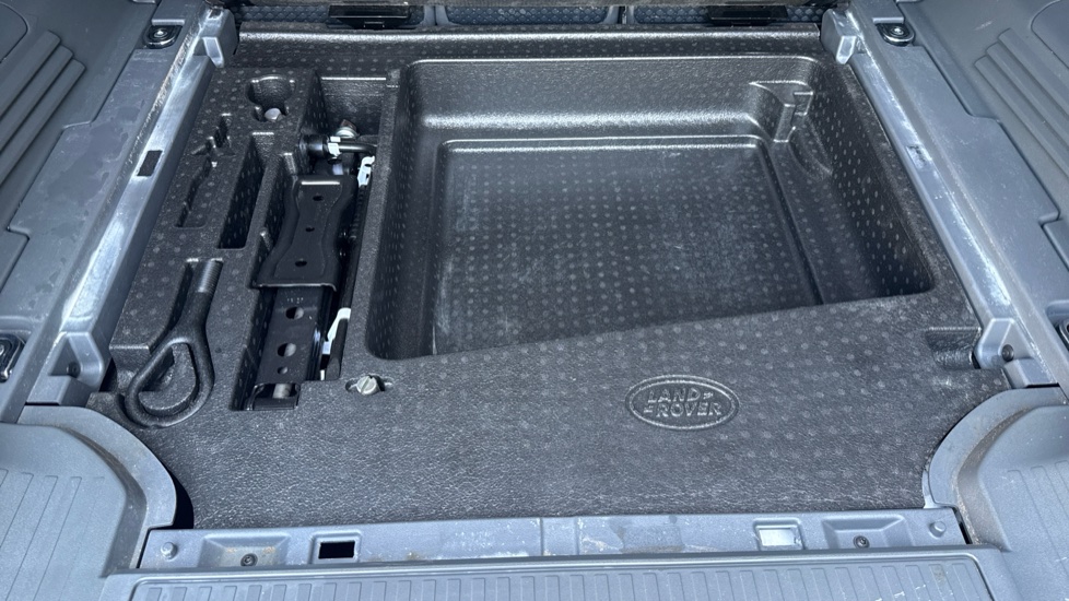 Land Rover Defender 3.0 D250 XS Edition 110 5dr Auto Diesel Estate - Image 37