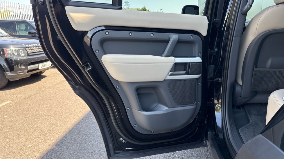 Land Rover Defender 3.0 D250 XS Edition 110 5dr Auto Diesel Estate - Image 39