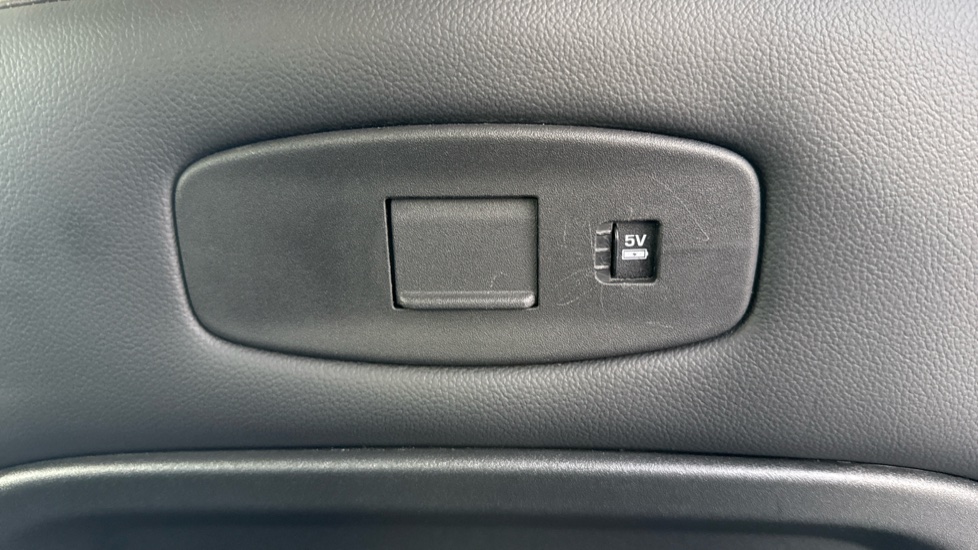Land Rover Defender 2.0 D240 First Edition 110 5dr Auto Diesel Estate - Image 35