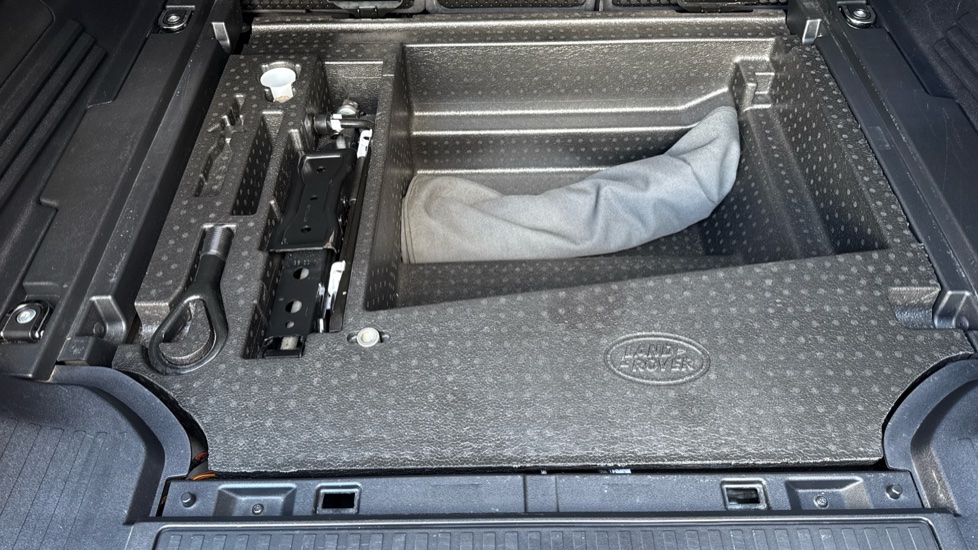 Land Rover Defender 2.0 D240 First Edition 110 5dr Auto Diesel Estate - Image 38