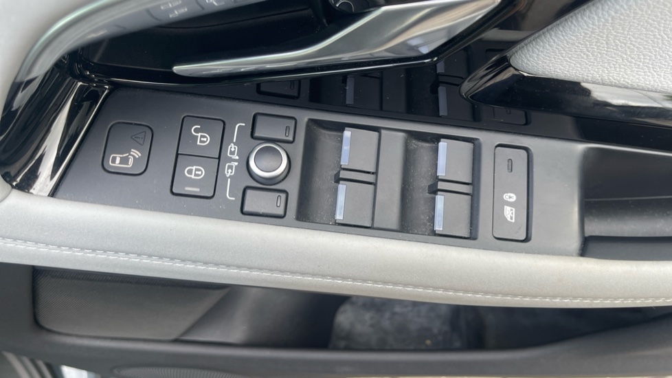 Land Rover Range Rover Evoque 2.0 P250 First Edition 5dr Auto Petrol Hatchback - Image 24