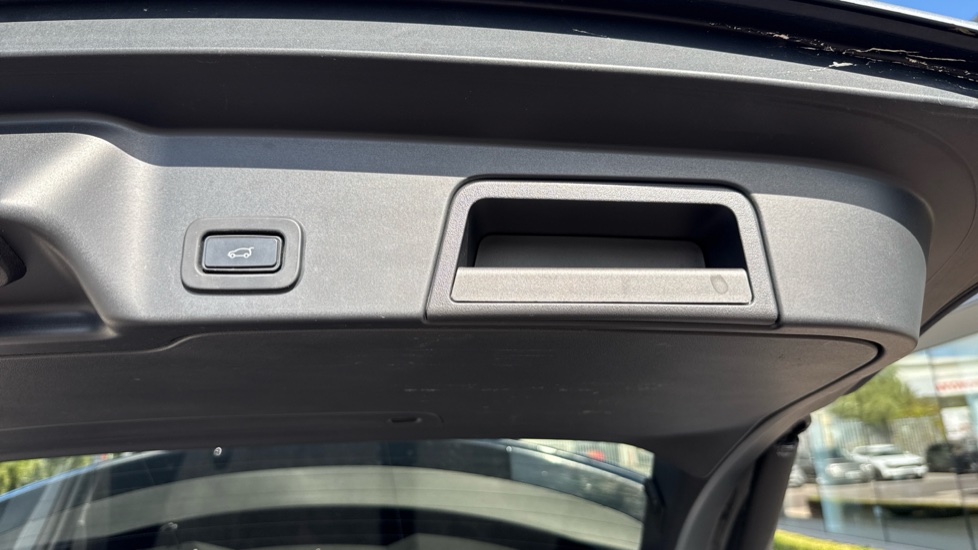 Land Rover Range Rover Evoque 2.0 P250 First Edition 5dr Auto Petrol Hatchback - Image 35