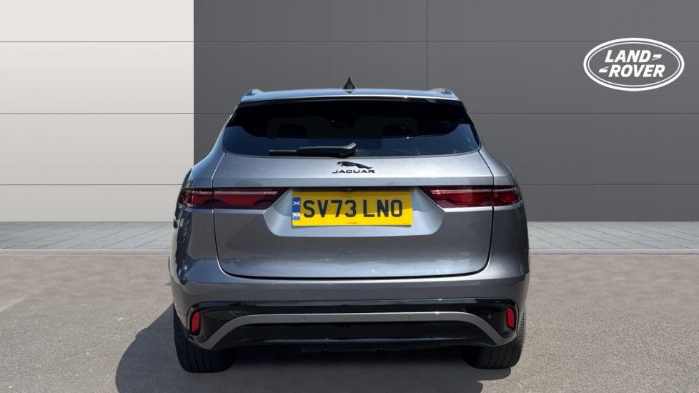 Jaguar F-Pace 2.0 D200 R-Dynamic SE Black 5dr Auto AWD Diesel Estate - Image 6