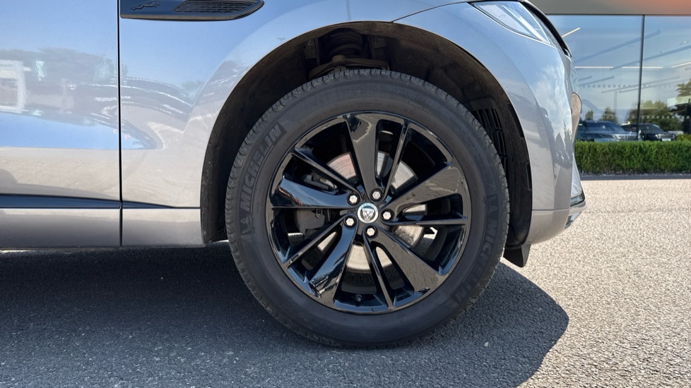 Jaguar F-Pace 2.0 D200 R-Dynamic SE Black 5dr Auto AWD Diesel Estate - Image 8
