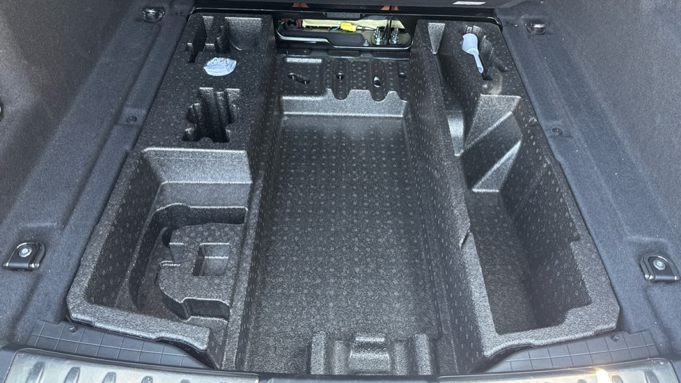 Jaguar F-Pace 2.0 D200 R-Dynamic SE Black 5dr Auto AWD Diesel Estate - Image 37