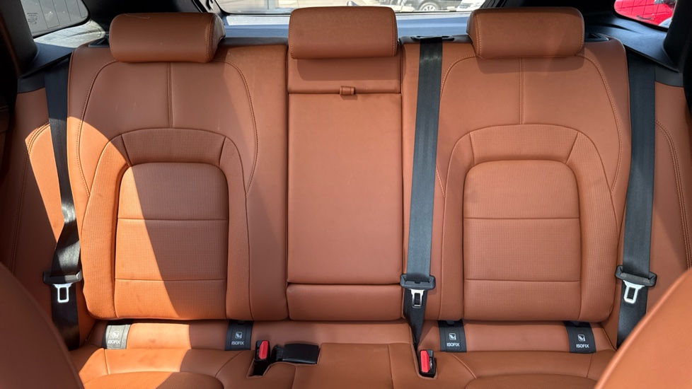 Jaguar F-Pace 2.0 D200 R-Dynamic SE Black 5dr Auto AWD Diesel Estate - Image 40