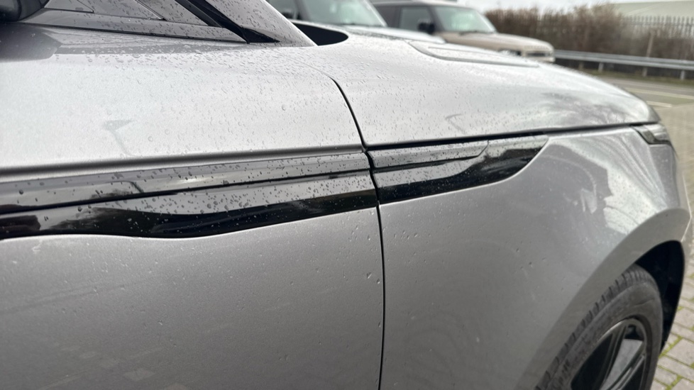 Land Rover Range Rover Velar 2.0 D200 Edition 5dr Auto Diesel Estate - Image 24